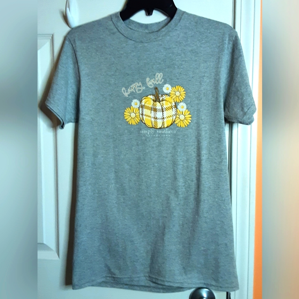 NWT Women's Simply Southern Gray S/S T-Shirt/hello Fall - Sz. Small